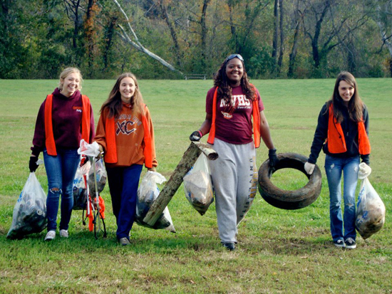 Volunteers with Friends of the Rappahannock (image courtesy Friends of the Rappahannock)