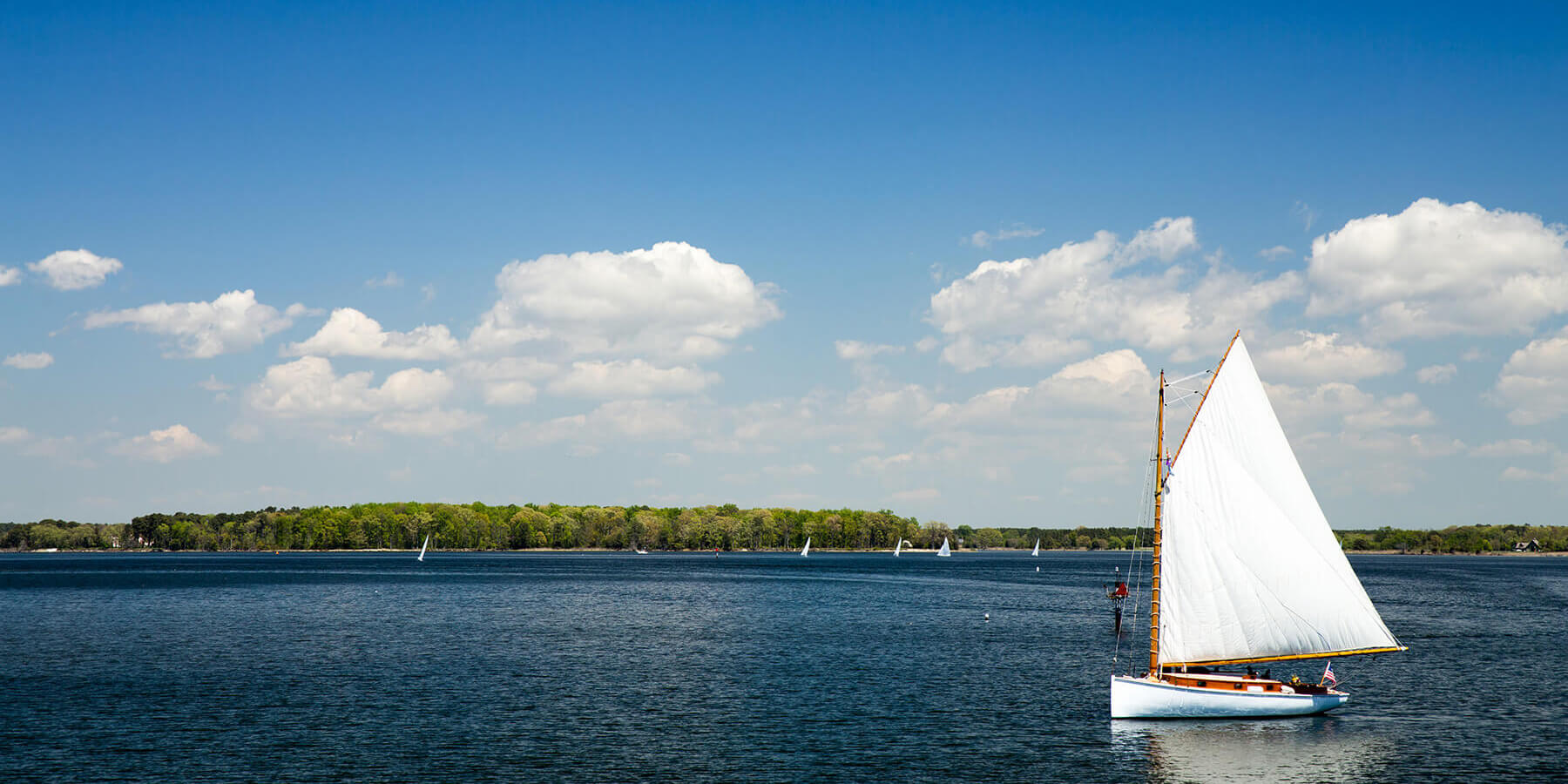 Picture of a sailboat on the Chesapeake Bay